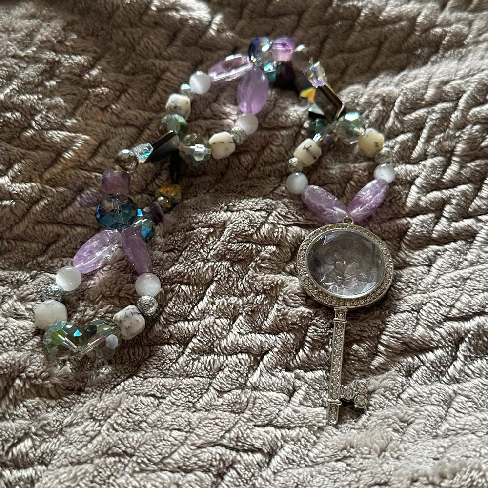 Sweet Water HangCharm (Amethyst,Fluorite, White Cat’s Eye,Black Iridescent Shell - Picture 4 of 9